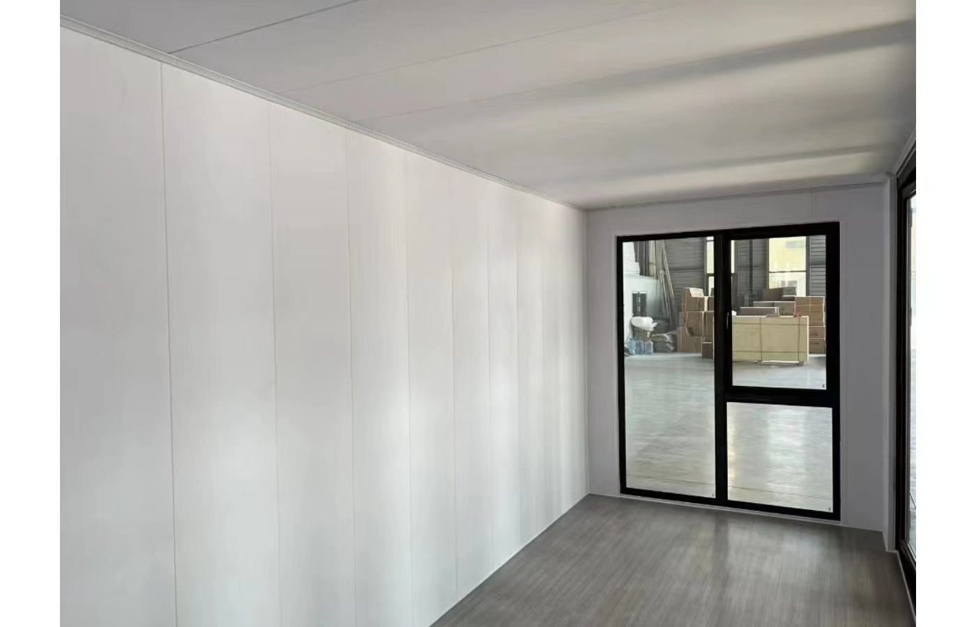 Dostosowany stały dom kontenerowy o długości 20 stóp z oknem sięgającym od podłogi do sufitu Dostosowany stały dom kontenerowy o długości 20 stóp z oknem sięgającym od podłogi do sufitu