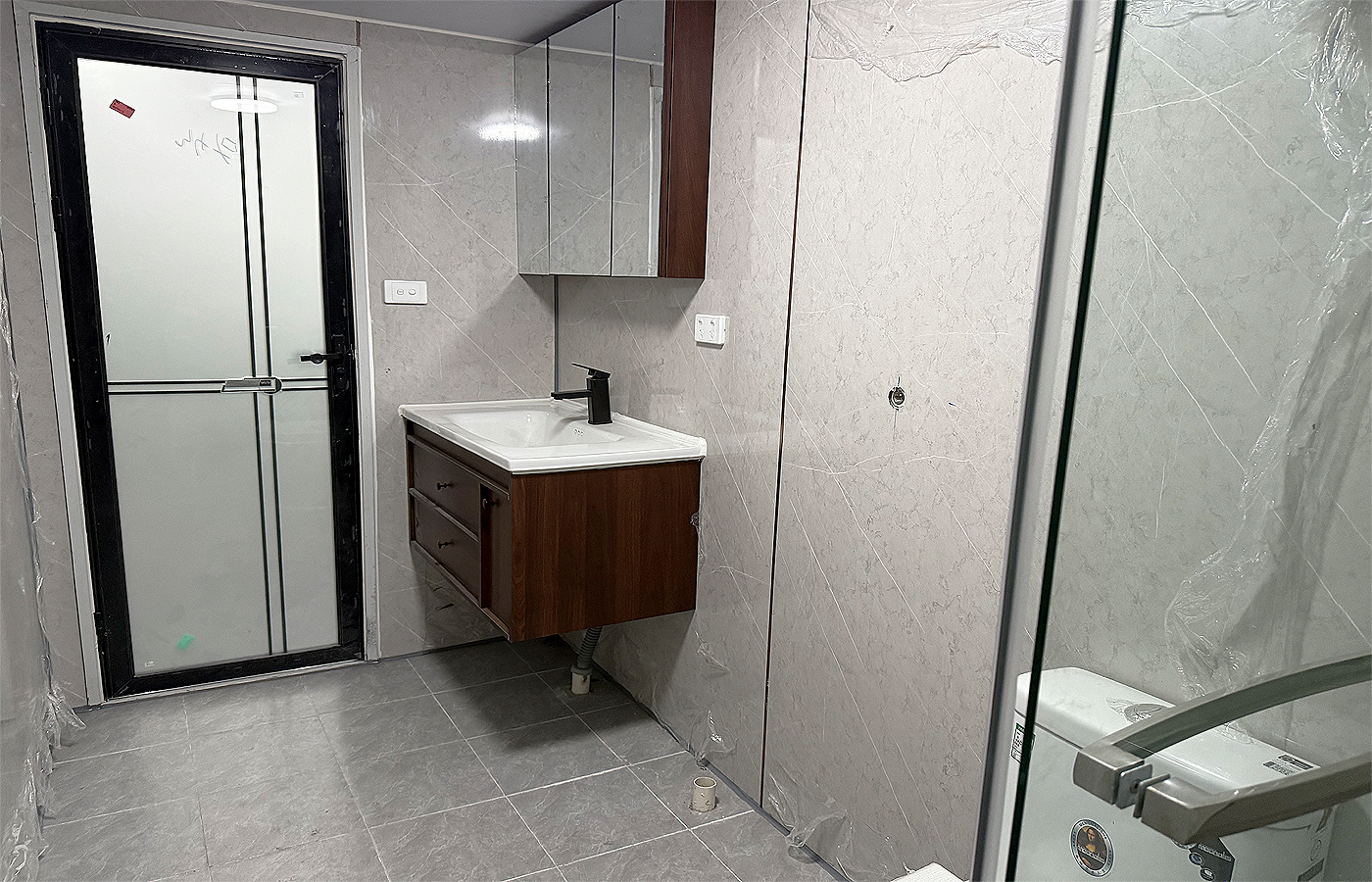 Luksusowy, dostosowany do indywidualnych potrzeb kontener o długości 30 stóp, o wysokości 40 stóp, z metalową zewnętrzną płytą klinową Luksusowy, dostosowany do indywidualnych potrzeb kontener o długości 30 stóp, o wysokości 40 stóp, z metalową zewnętrzną płytą klinową