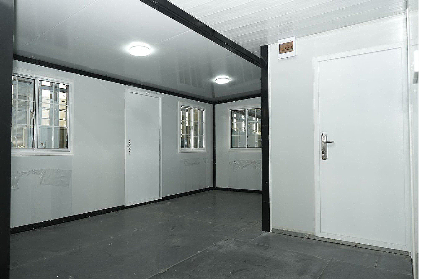 Luksusowy, dostosowany do indywidualnych potrzeb kontener o długości 30 stóp, o wysokości 40 stóp, z metalową zewnętrzną płytą klinową Luksusowy, dostosowany do indywidualnych potrzeb kontener o długości 30 stóp, o wysokości 40 stóp, z metalową zewnętrzną płytą klinową